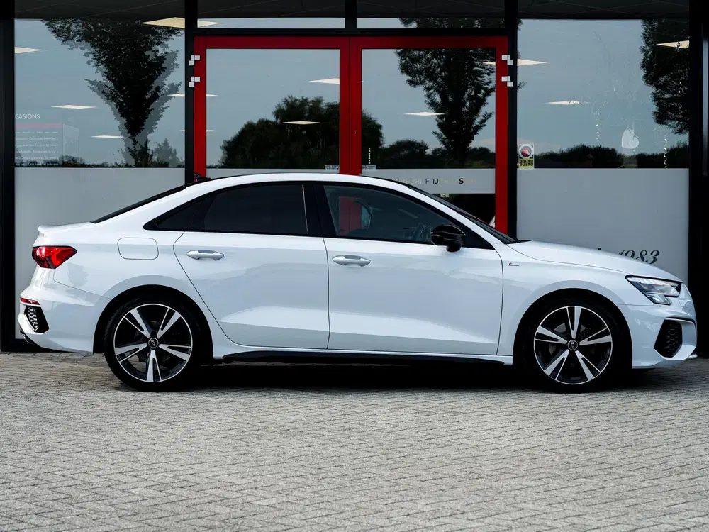 Audi A3 30 TFSI S edition uit 2023, foto 11