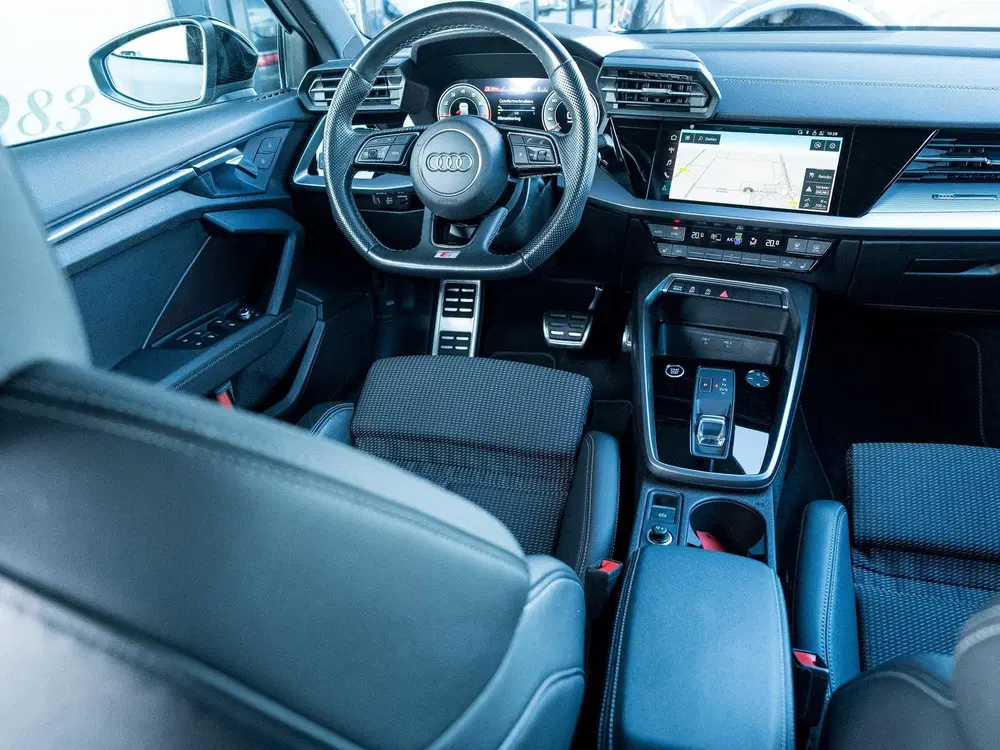 Audi A3 30 TFSI S edition uit 2023, foto 2