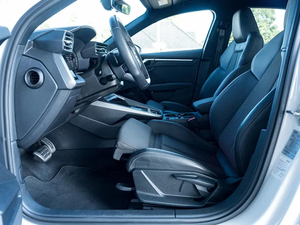 Audi A3 30 TFSI S edition uit 2023, foto 4