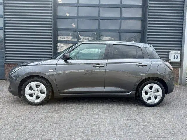 Suzuki Swift 1.2 Select Smart Hybrid Carplay PDC Camera uit 2025, foto 3
