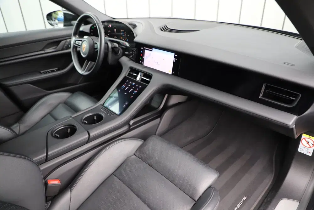 Porsche Taycan 4 93kWh uit 2022, foto 2