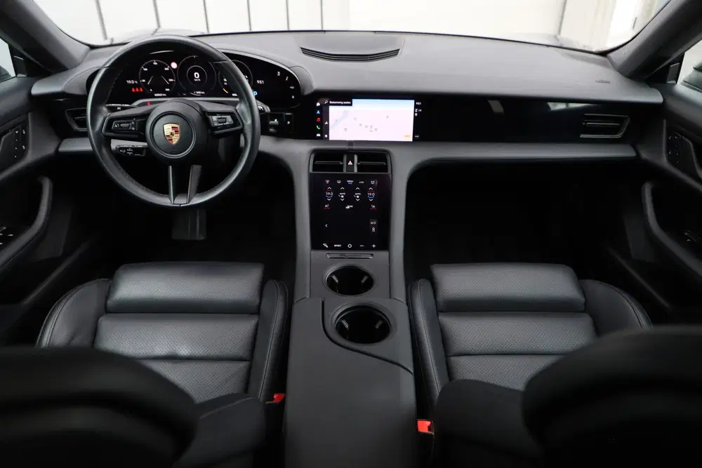 Porsche Taycan 4 93kWh uit 2022, foto 4