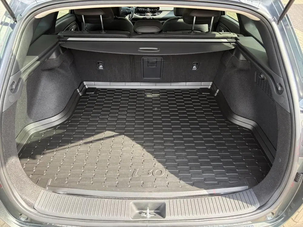 Hyundai i30 1.5 T-GDi MHEV Premium uit 2023, foto 13