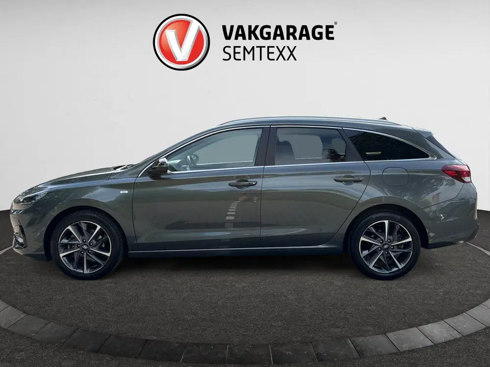 Hyundai i30 1.5 T-GDi MHEV Premium uit 2023, foto 2