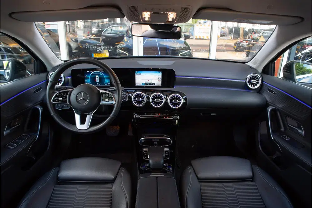 Mercedes-Benz A-Klasse 180 Business Solution AMG Ambient Cru uit 2019, foto 2