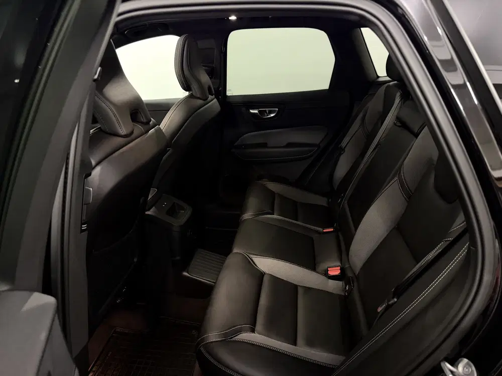 Volvo XC60 2.0 T8 Plug-in hybrid AWD Black Edition Or uit 2025, foto 9