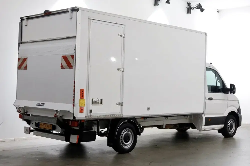 Volkswagen Crafter 35 2.0 TDI 140pk Bakwagen met laadklep en uit 2021, foto 2
