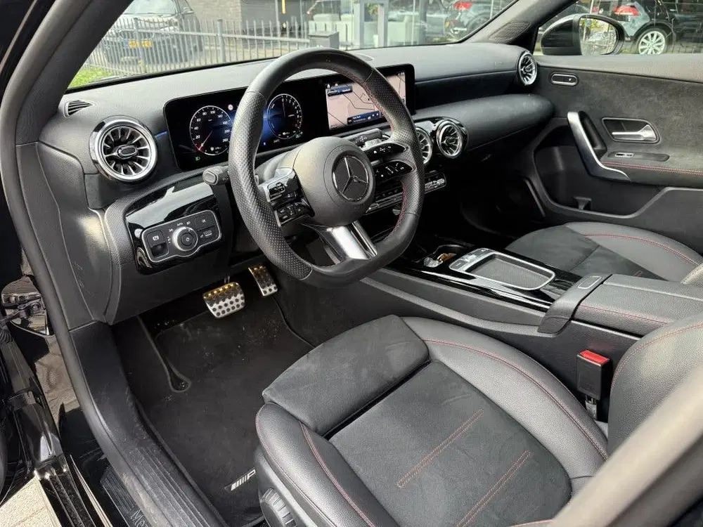 Mercedes-Benz A-Klasse 250 e AMG Line I Night Pakket I Ambie uit 2023, foto 2