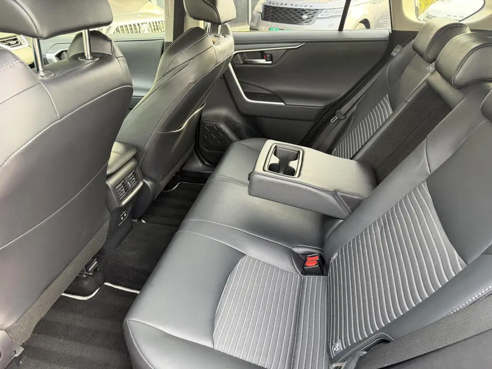Toyota RAV 4 2.5 Hybrid First Edition TREKHAAK uit 2019, foto 9