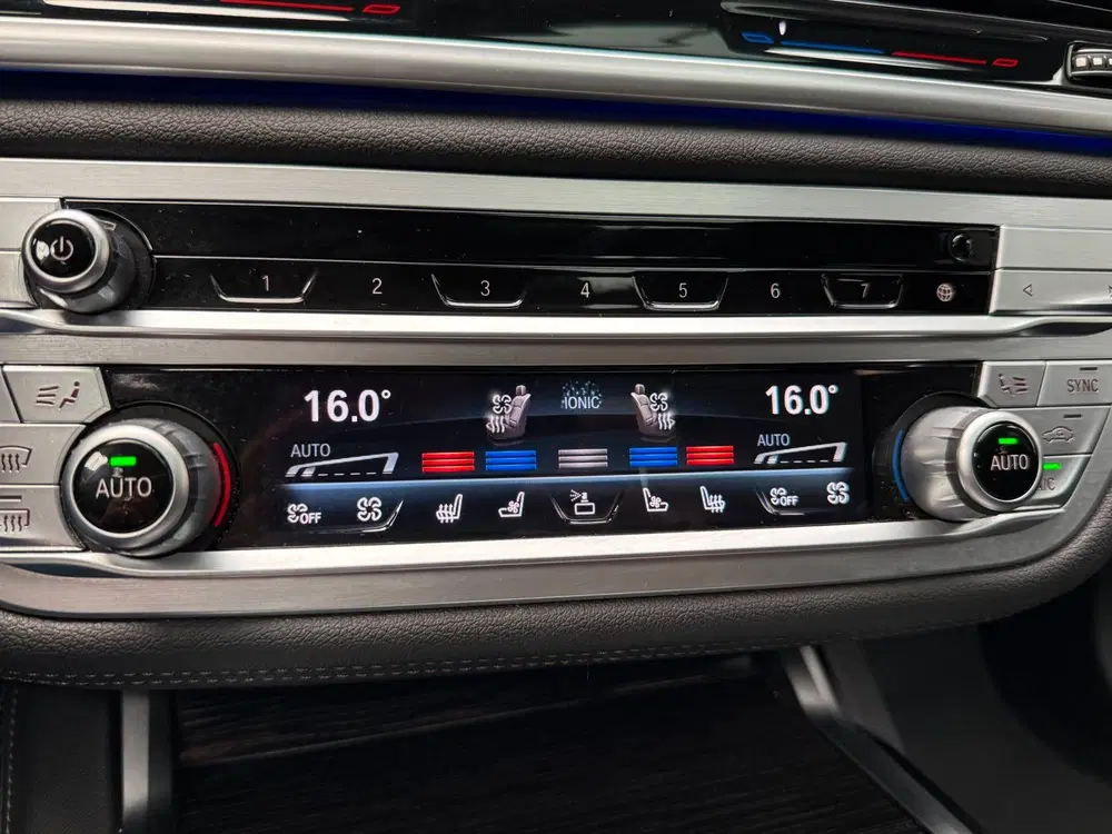 BMW 7-serie 750i xDrive 530 PK uit 2019, foto 15