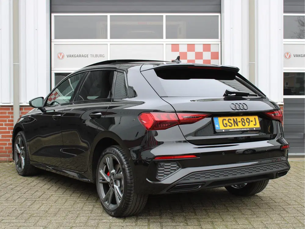 Audi A3 45 TFSIe 245PK S-Edition Competition uit 2024, foto 2