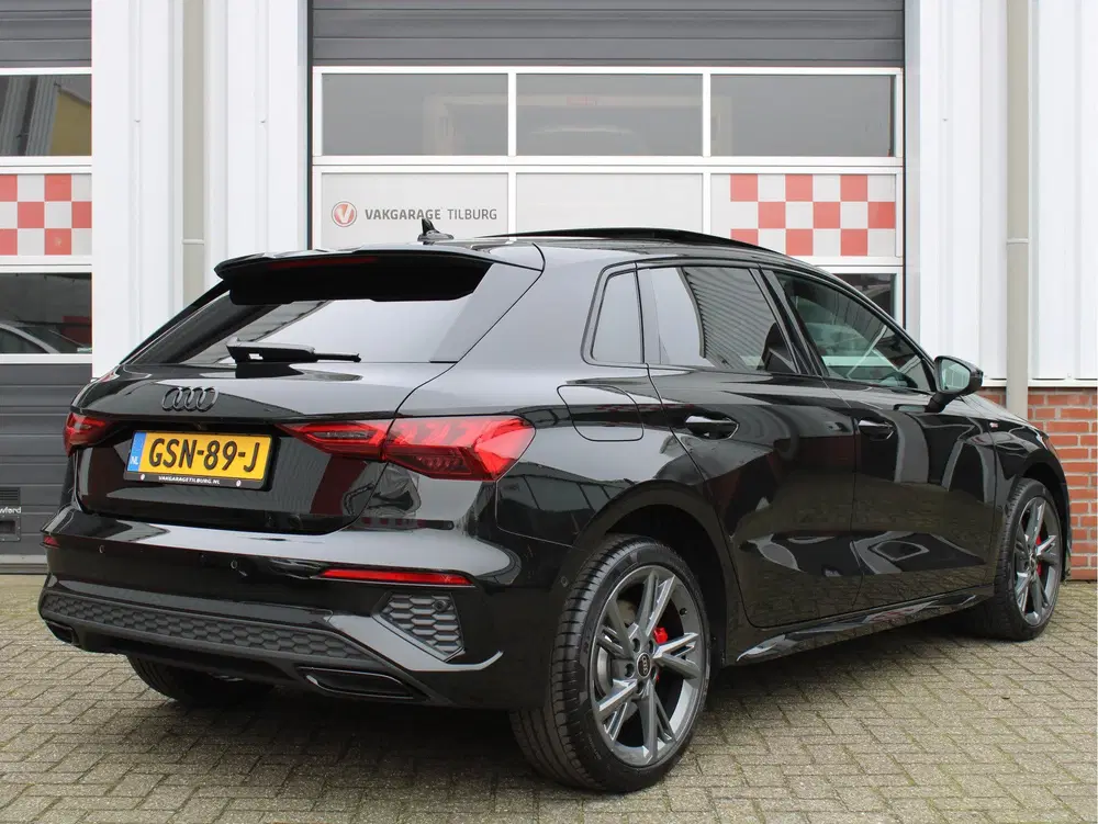 Audi A3 45 TFSIe 245PK S-Edition Competition uit 2024, foto 3