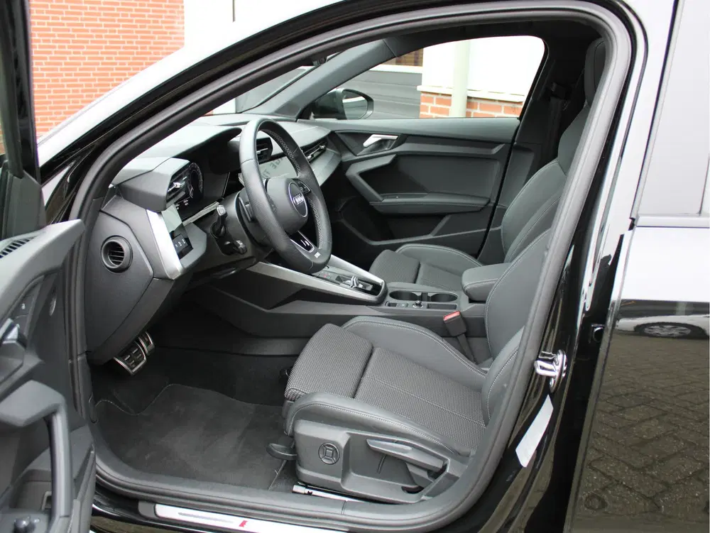 Audi A3 45 TFSIe 245PK S-Edition Competition uit 2024, foto 6