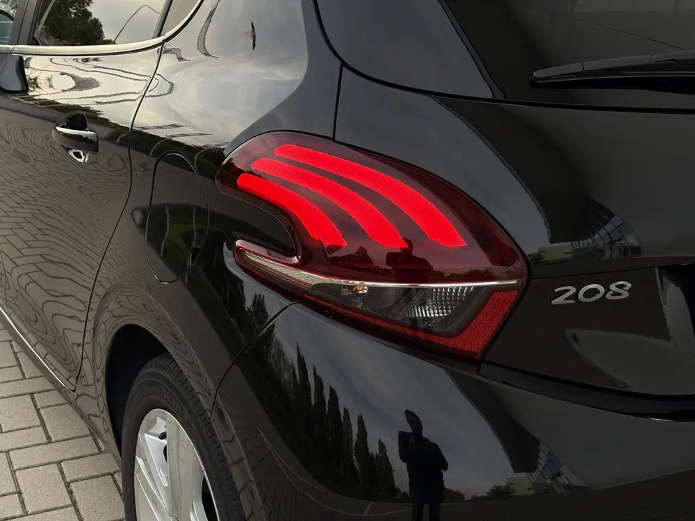 Peugeot 208 1.2 PureTech Signature uit 2019, foto 10