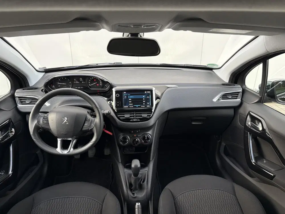 Peugeot 208 1.2 PureTech Signature uit 2019, foto 11