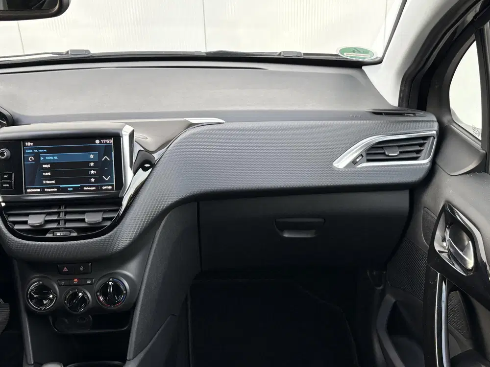 Peugeot 208 1.2 PureTech Signature uit 2019, foto 12