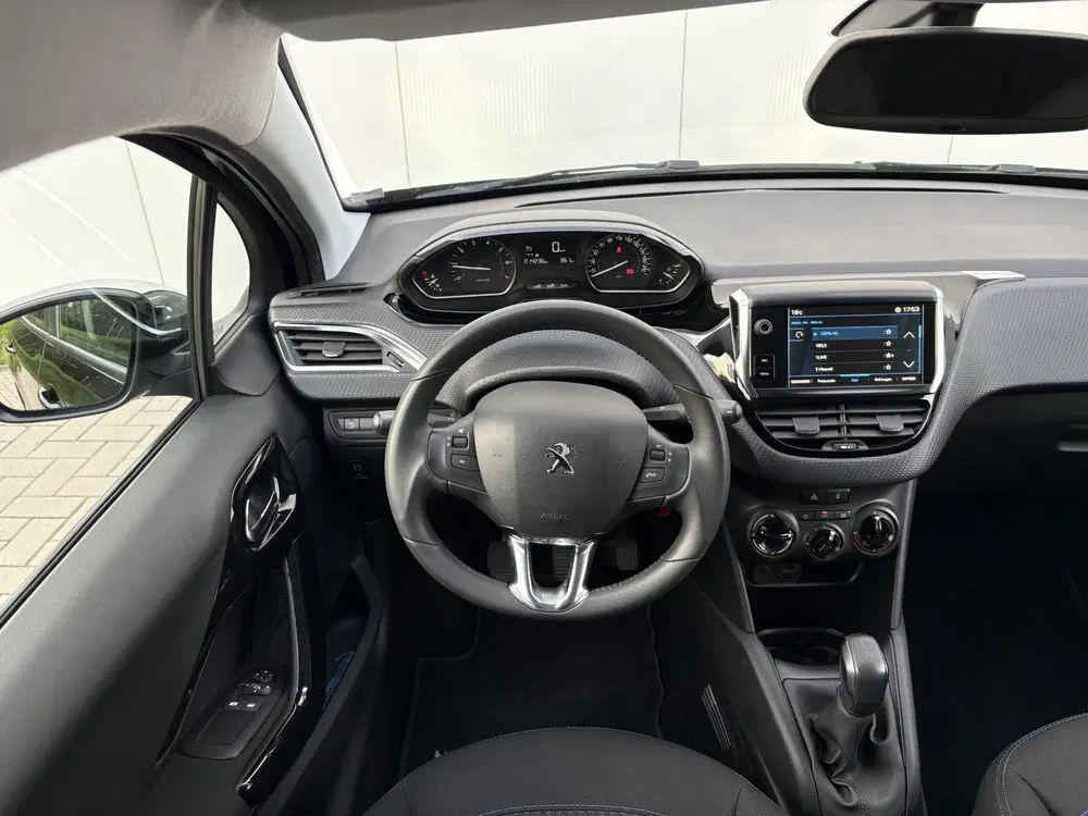 Peugeot 208 1.2 PureTech Signature uit 2019, foto 14