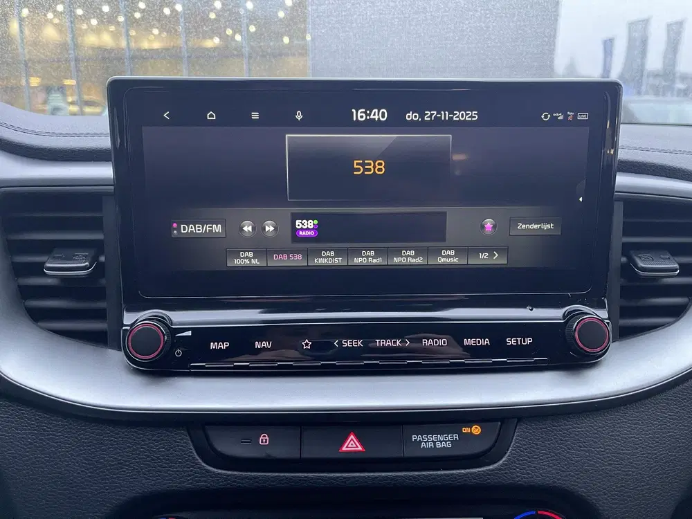 Kia Ceed 1.5 T-GDi DynamicLine Afneembare trekha uit 2024, foto 12