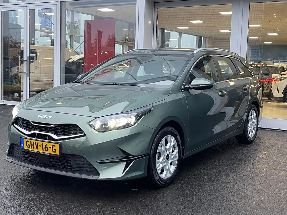 Kia Ceed 1.5 T-GDi DynamicLine Afneembare trekha uit 2024, foto 2
