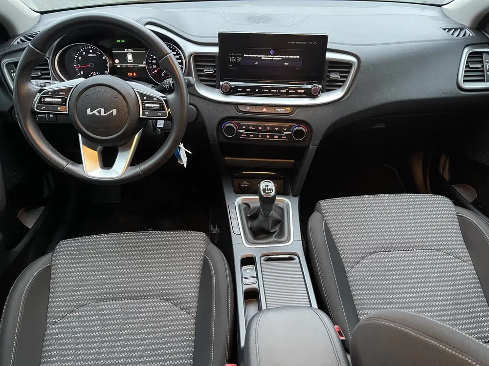 Kia Ceed 1.5 T-GDi DynamicLine Afneembare trekha uit 2024, foto 8
