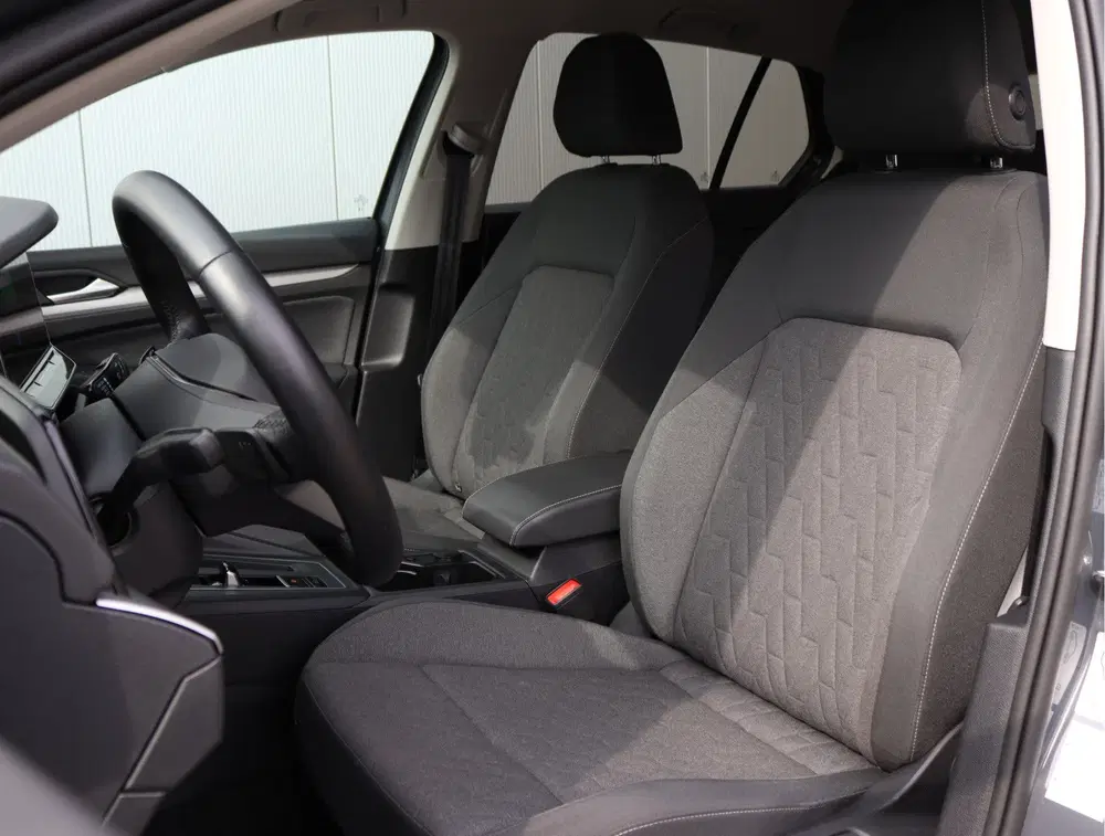 Volkswagen Golf 1.5 eTSI Life Edition uit 2024, foto 4