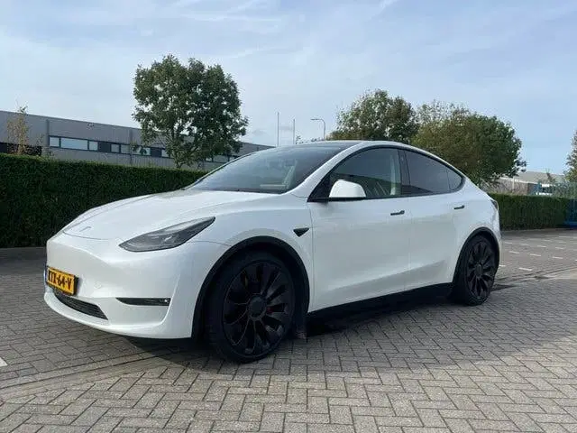 Tesla Model Y Performance AWD 2024 534 pk btw-auto SOH 9 uit 2024