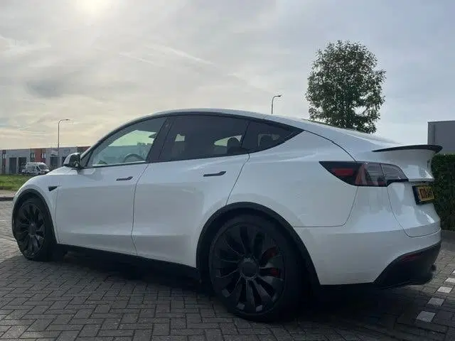 Tesla Model Y Performance AWD 2024 534 pk btw-auto SOH 9 uit 2024, foto 2