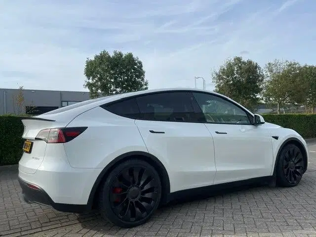 Tesla Model Y Performance AWD 2024 534 pk btw-auto SOH 9 uit 2024, foto 3