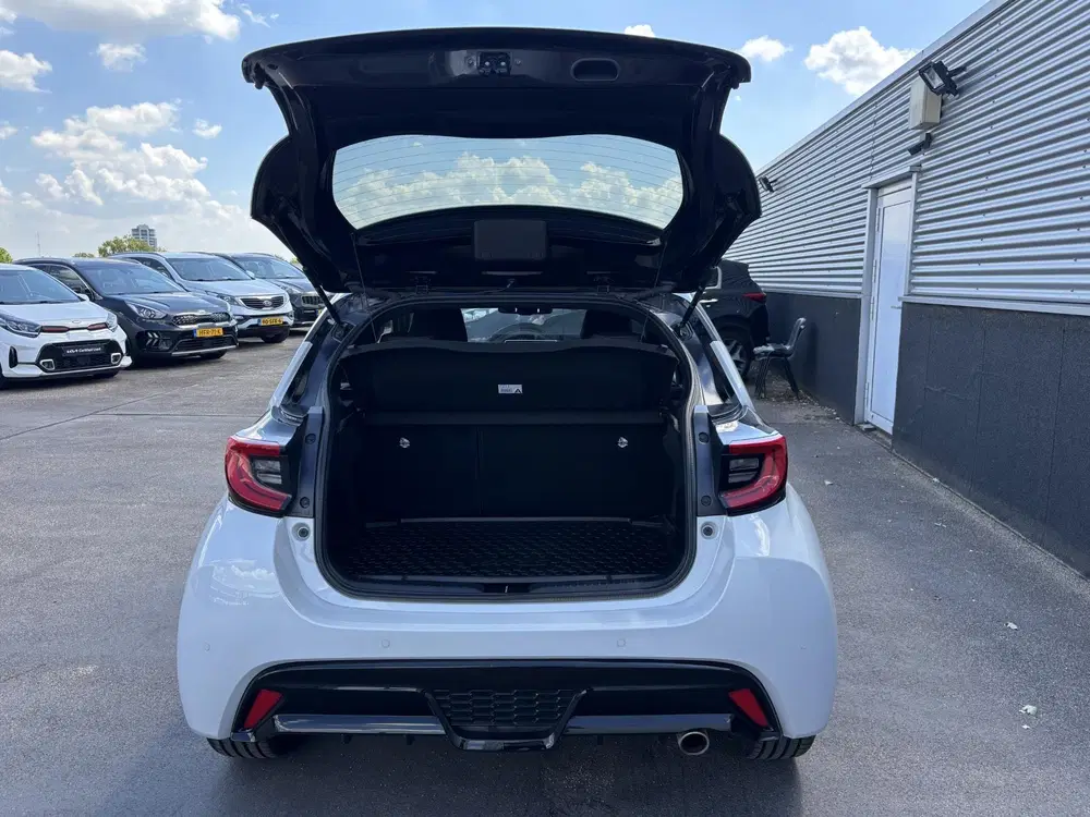 Toyota Yaris 1.5 Hybrid GR Sport Bi-tone uit 2024, foto 10