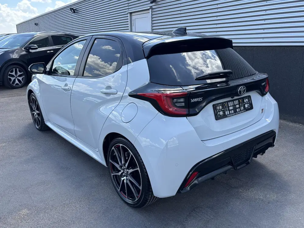 Toyota Yaris 1.5 Hybrid GR Sport Bi-tone uit 2024, foto 12