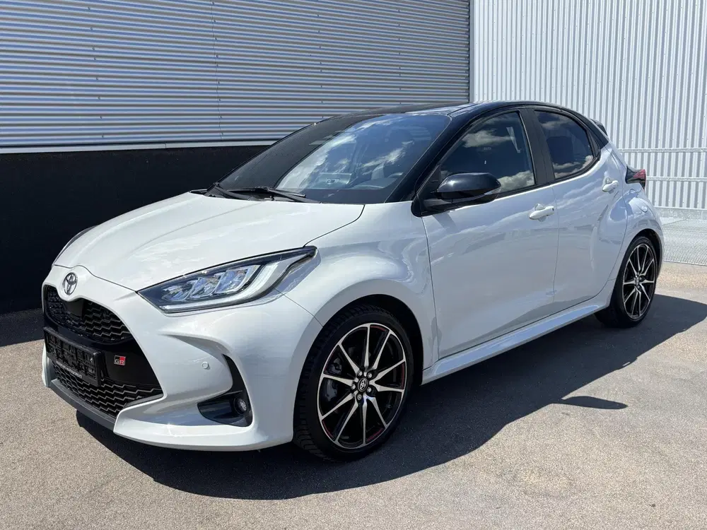 Toyota Yaris 1.5 Hybrid GR Sport Bi-tone uit 2024, foto 4