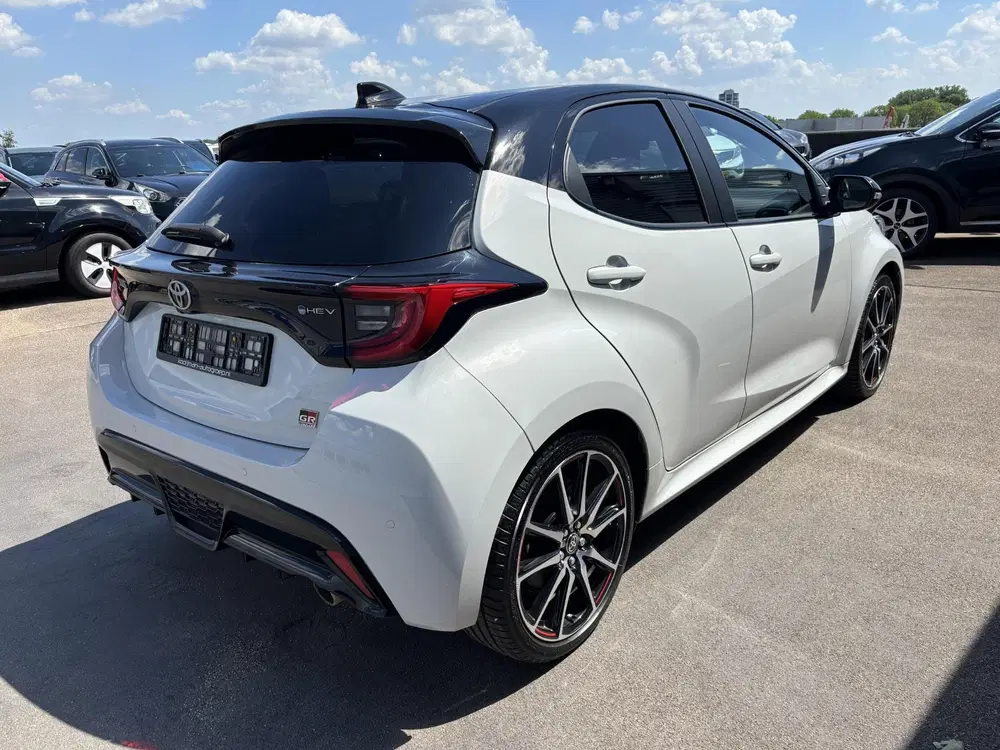Toyota Yaris 1.5 Hybrid GR Sport Bi-tone uit 2024, foto 8