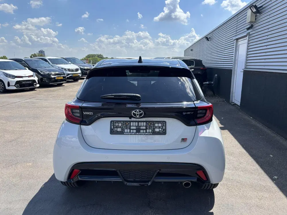 Toyota Yaris 1.5 Hybrid GR Sport Bi-tone uit 2024, foto 9