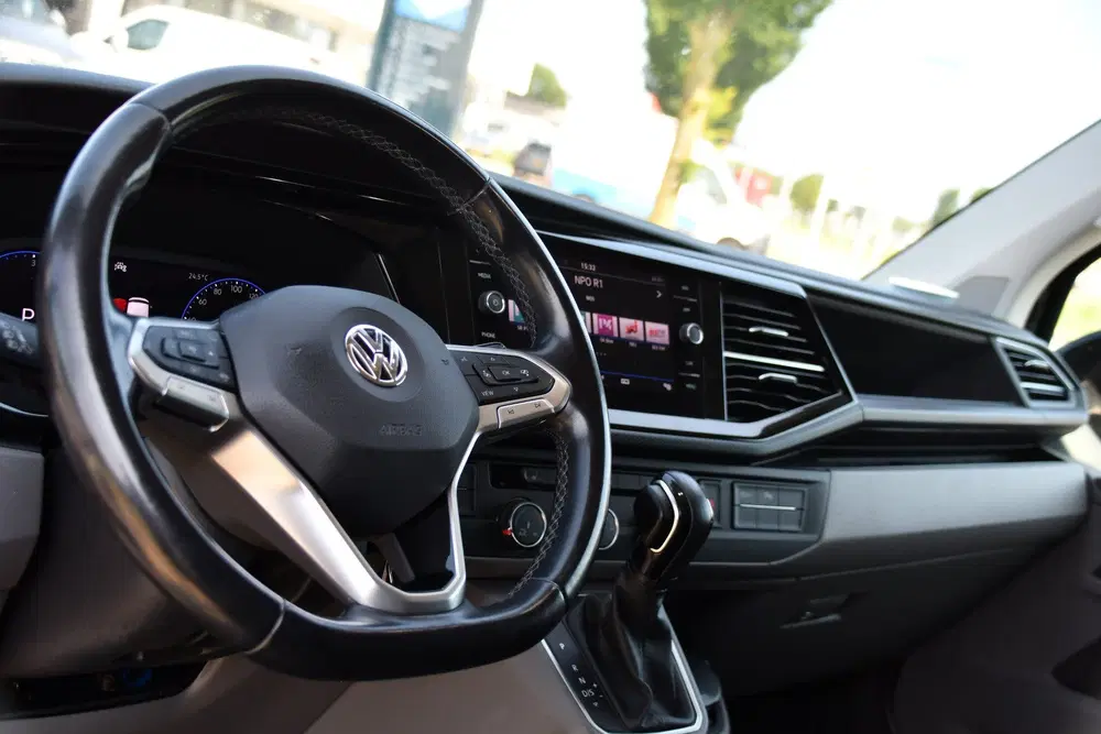 Volkswagen Transporter 2.0 TDI L2H1 30 Bulli Virtual uit 2021, foto 2