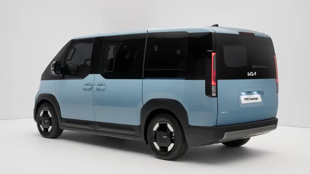 Kia PV5 Passenger Essential 51.5 kWh €3000 uit 2026, foto 2
