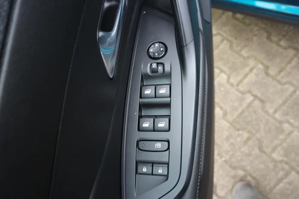 Peugeot 408 1.2 PureTech Allure 130PK AUTOMAAT NAVI 36 uit 2024, foto 11