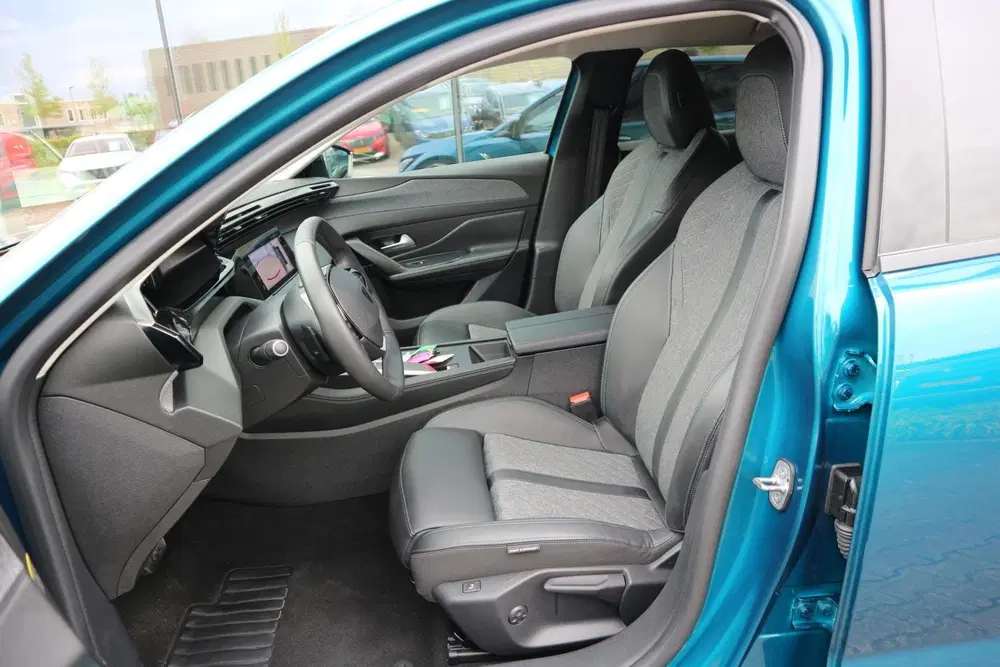 Peugeot 408 1.2 PureTech Allure 130PK AUTOMAAT NAVI 36 uit 2024, foto 12