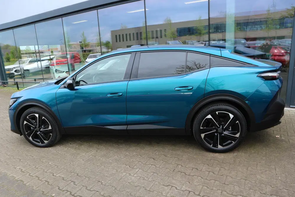 Peugeot 408 1.2 PureTech Allure 130PK AUTOMAAT NAVI 36 uit 2024, foto 3