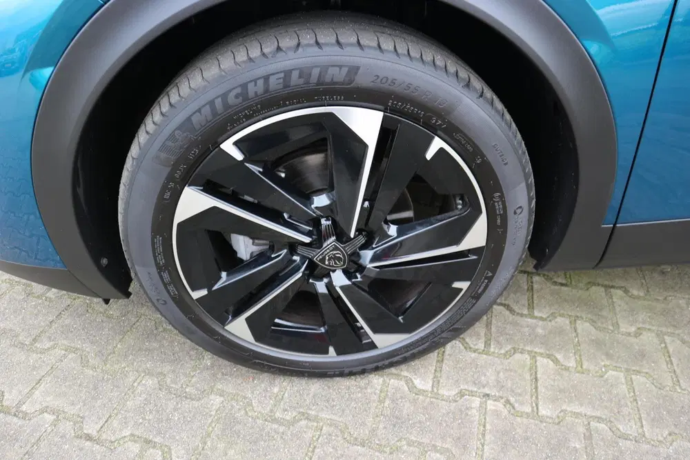 Peugeot 408 1.2 PureTech Allure 130PK AUTOMAAT NAVI 36 uit 2024, foto 8