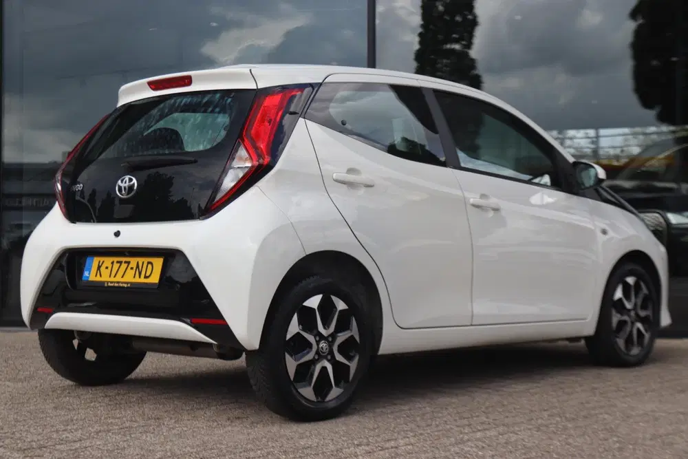 Toyota Aygo 1.0 VVT-i X-PLAY LIMITED AUT. uit 2019, foto 2