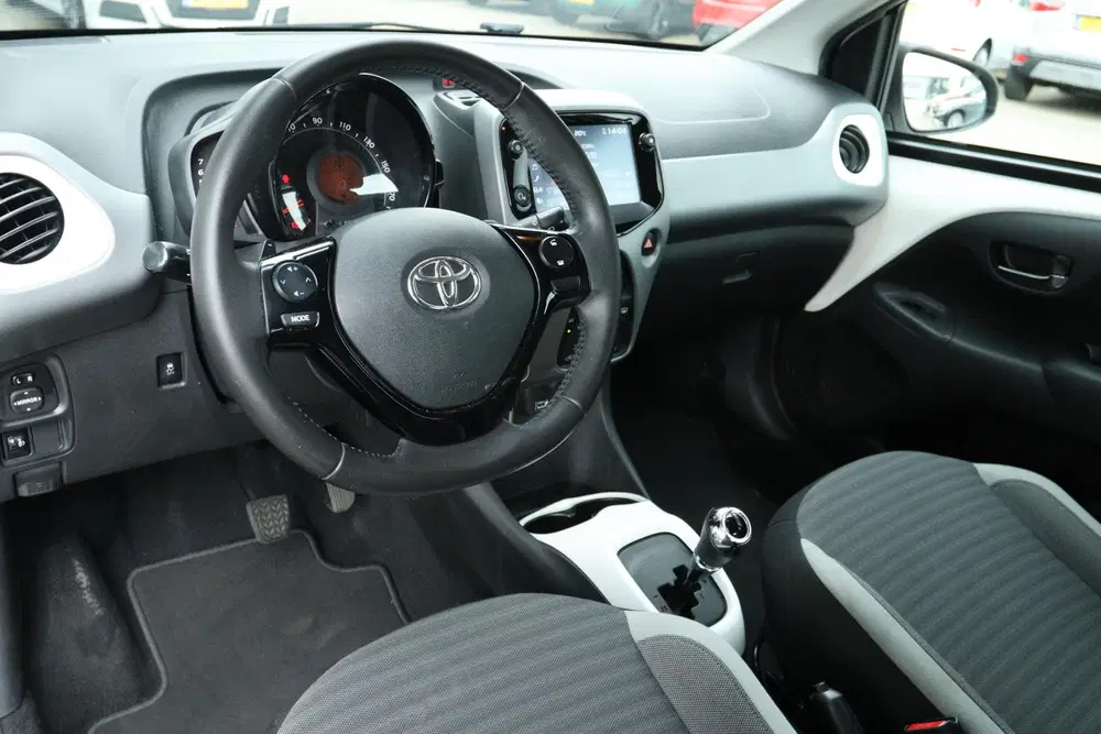 Toyota Aygo 1.0 VVT-i X-PLAY LIMITED AUT. uit 2019, foto 3