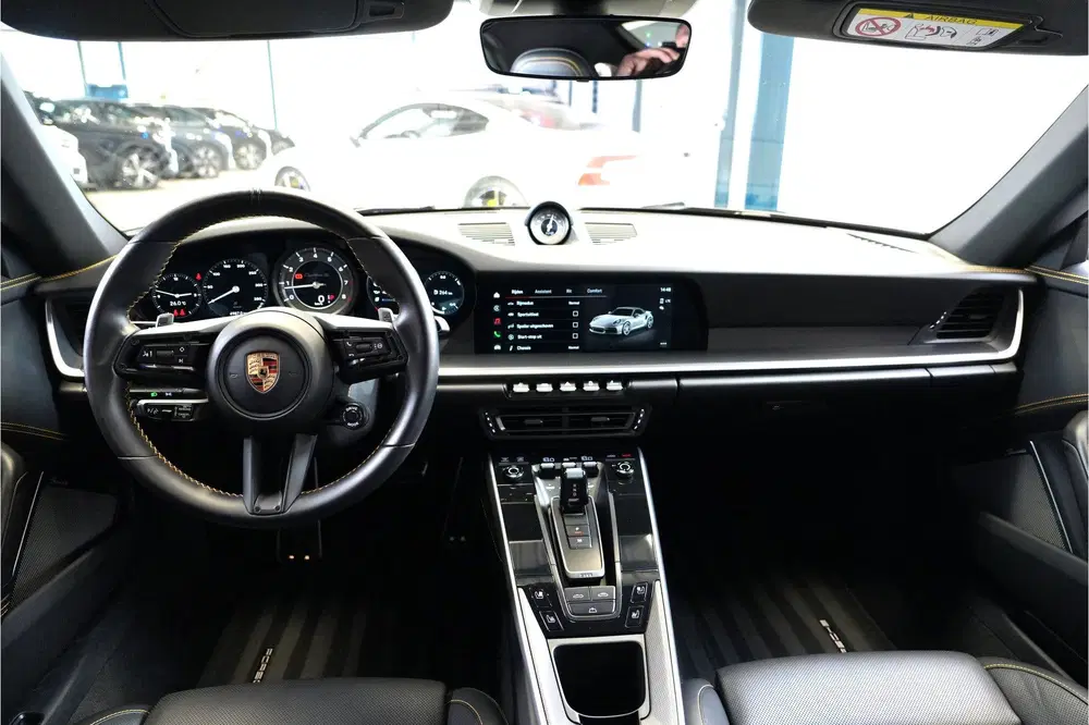 Porsche 911 3.8 Turbo S 478kW uit 2022, foto 2