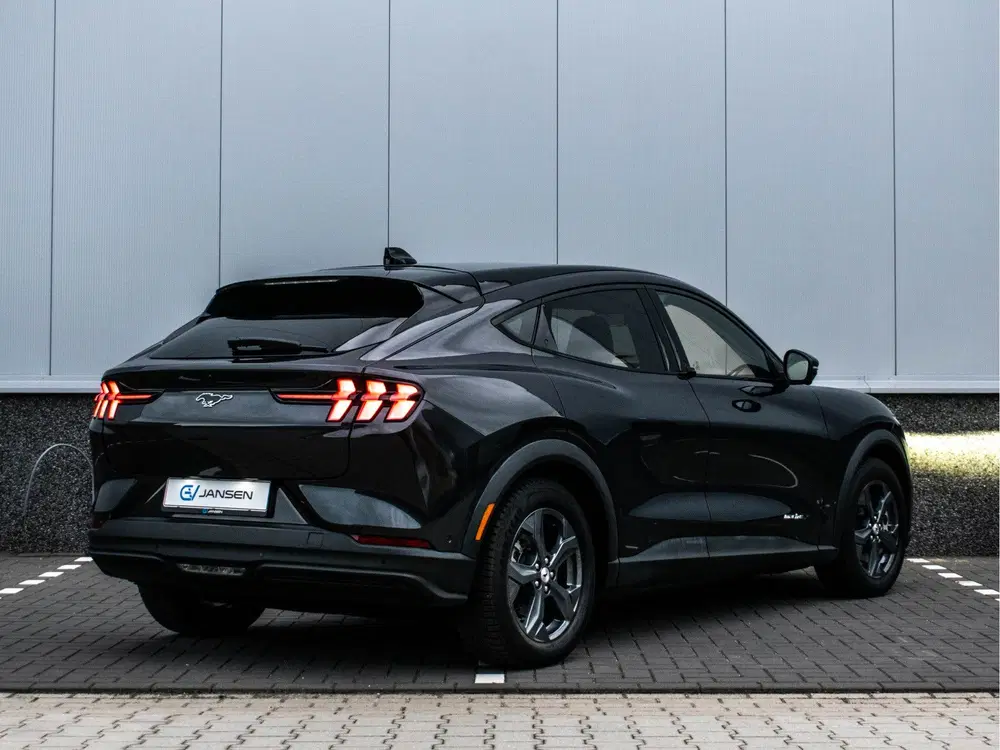 Ford Mustang Mach-E Extended RWD 98 kWh uit 2022, foto 8