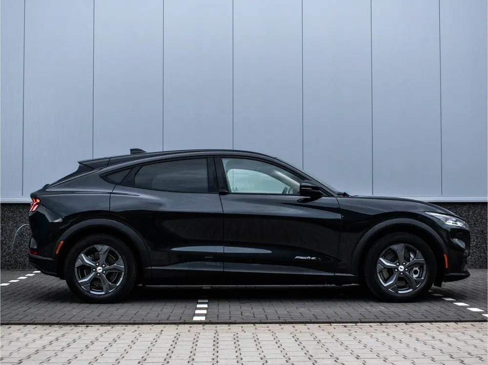 Ford Mustang Mach-E Extended RWD 98 kWh uit 2022, foto 9