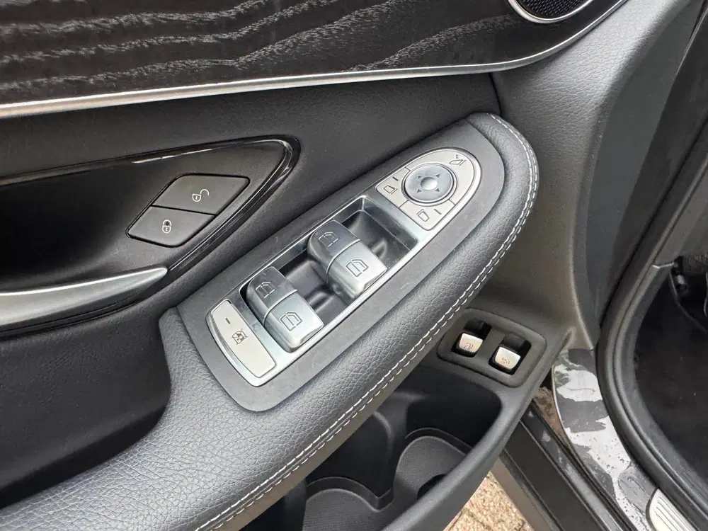 Mercedes-Benz GLC 300e 4MATIC Advantage Airco Navi Lm uit 2021, foto 2