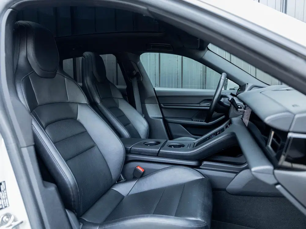 Porsche Taycan 4 93 kWh uit 2021, foto 2