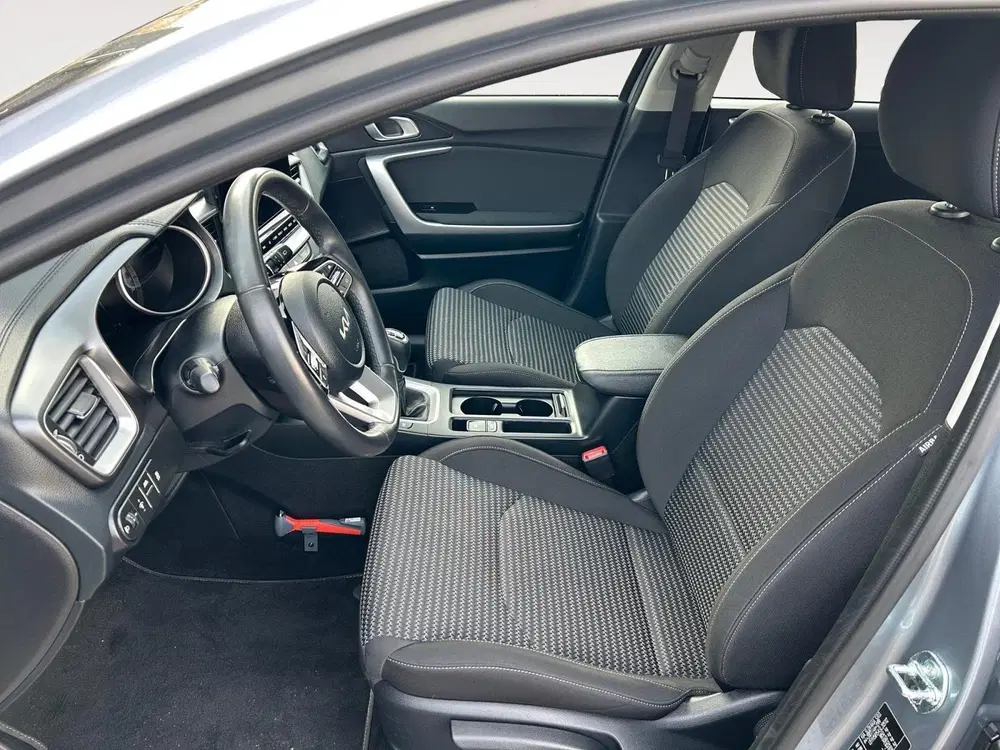 Kia Ceed 1.5 T-GDi DynamicLine uit 2024, foto 8