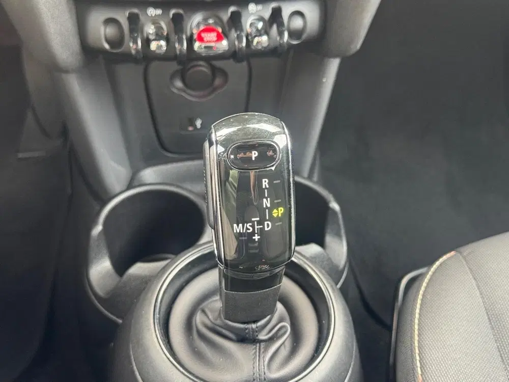 Mini Cooper 1.5 Cooper Business Edition Automaat uit 2019, foto 15