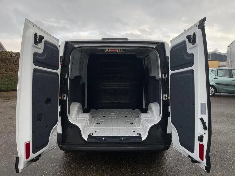 Kia PV5 L2H1 Plus 51.5 kWh uit 2026, foto 12