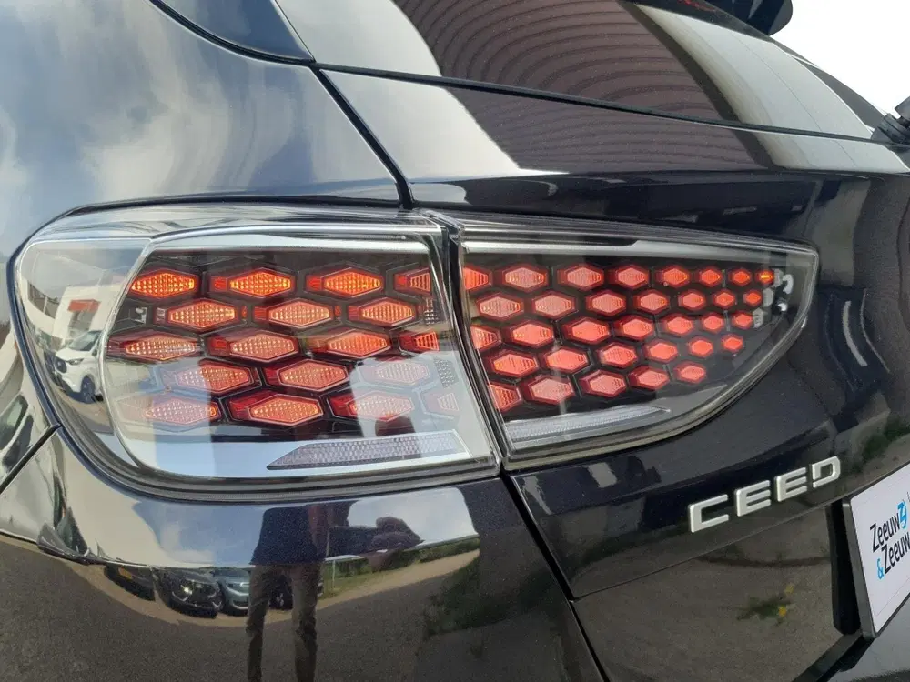 Kia Ceed 1.0T Design Edition uit 2025, foto 12